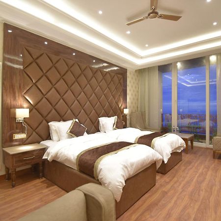 Grand Him Queen Ac Centralized Dharamshala Exterior photo