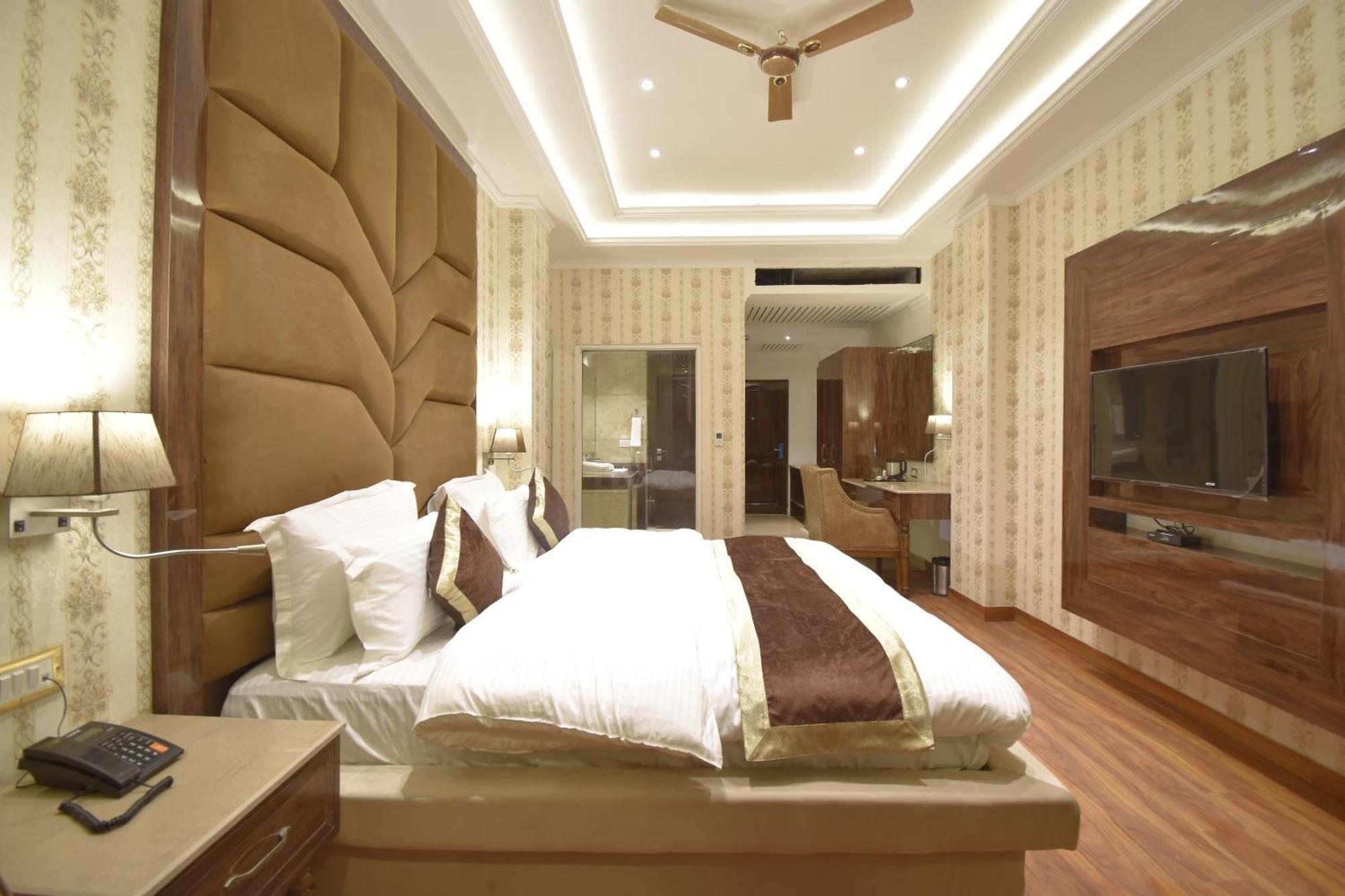 Grand Him Queen Ac Centralized Dharamshala Exterior photo