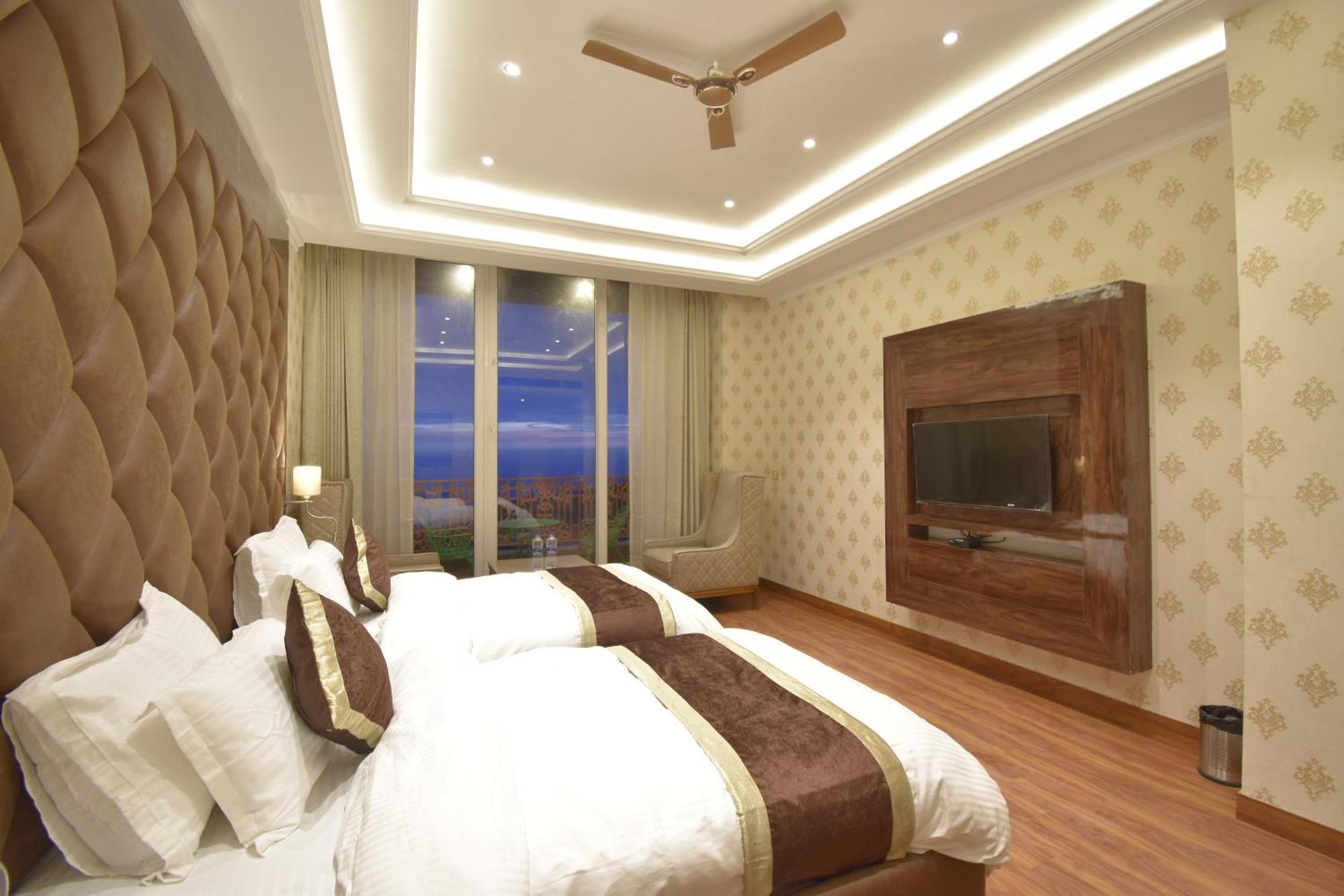 Grand Him Queen Ac Centralized Dharamshala Exterior photo
