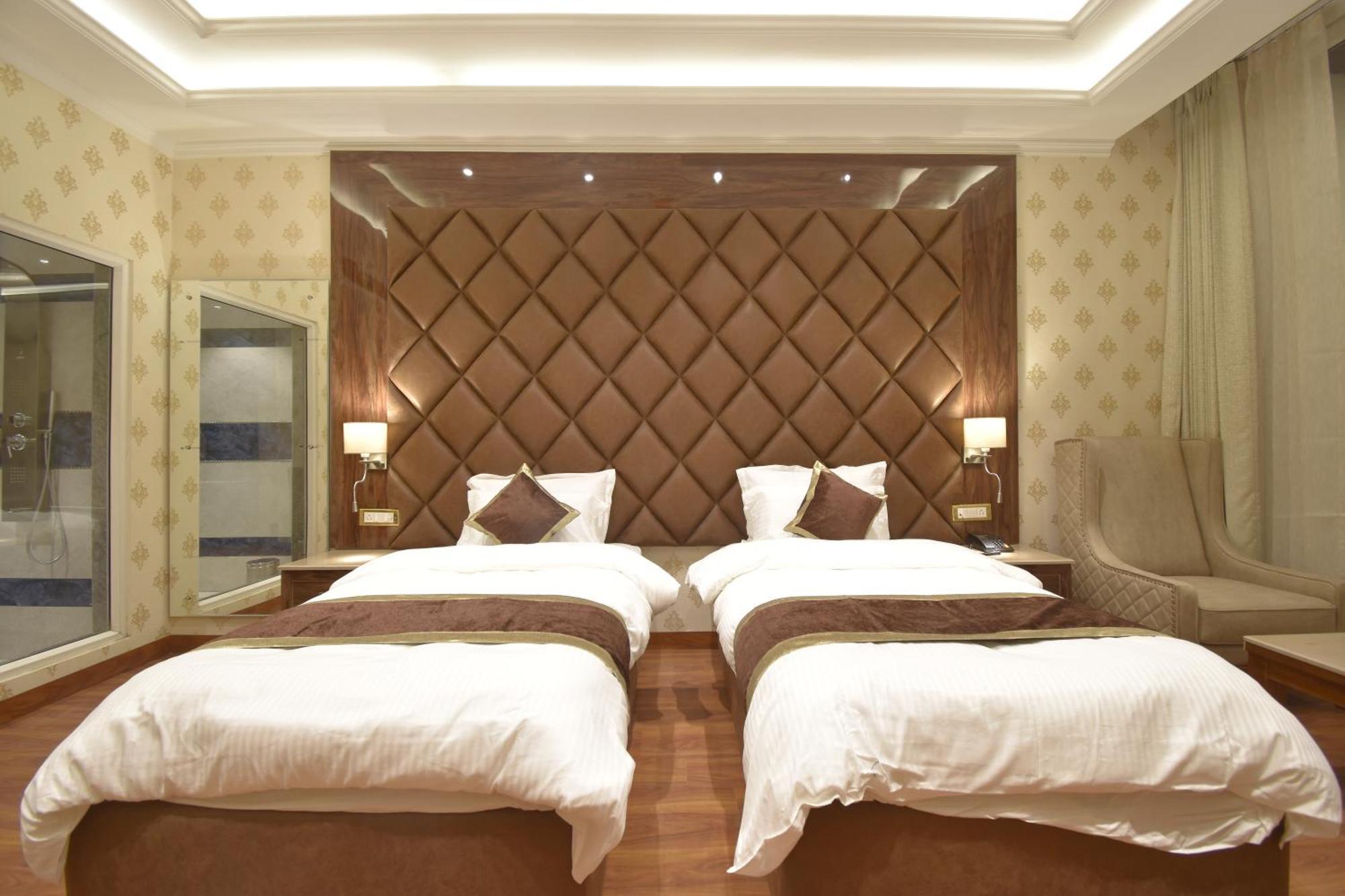 Grand Him Queen Ac Centralized Dharamshala Exterior photo