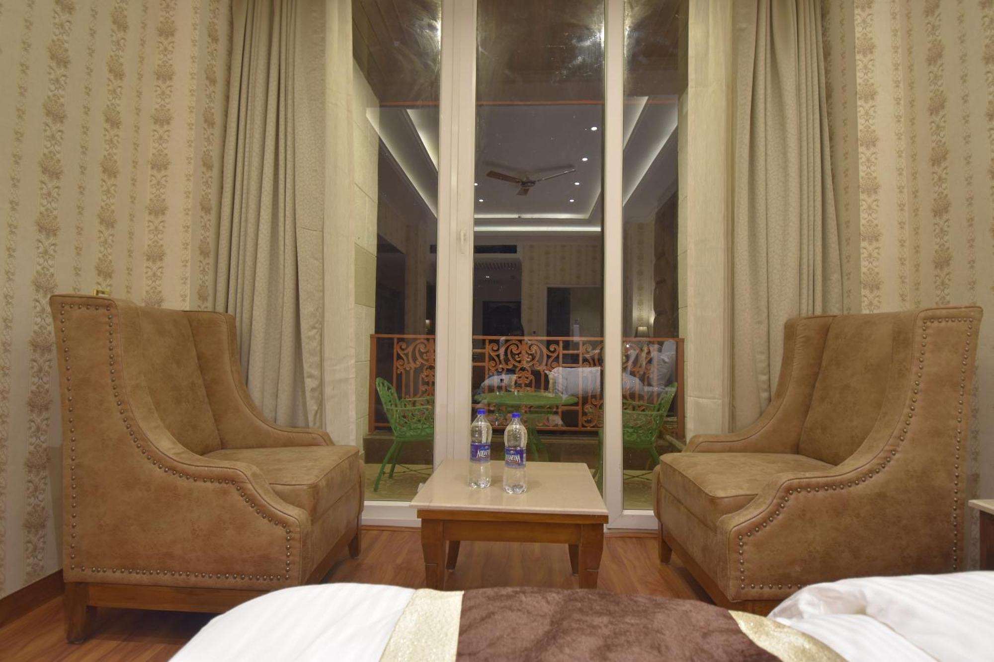 Grand Him Queen Ac Centralized Dharamshala Exterior photo