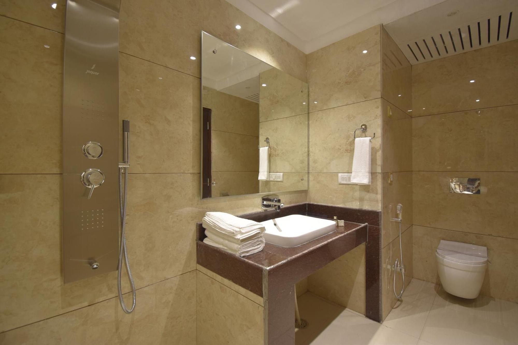 Grand Him Queen Ac Centralized Dharamshala Exterior photo